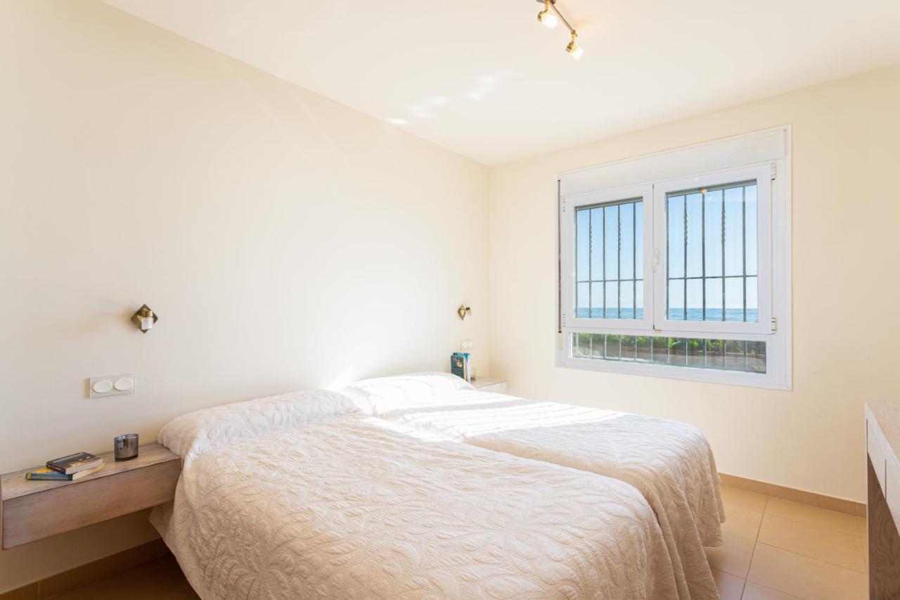 Charming Villa On The Seafront 마르베야 외부 사진