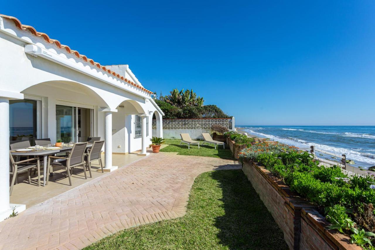 Charming Villa On The Seafront 마르베야 외부 사진