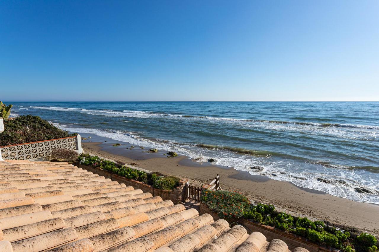Charming Villa On The Seafront 마르베야 외부 사진